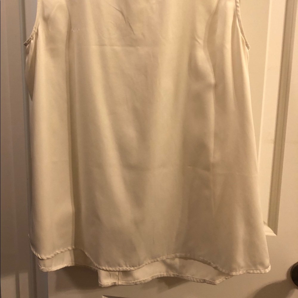 Ivory Shell Top - Picture 2 of 2